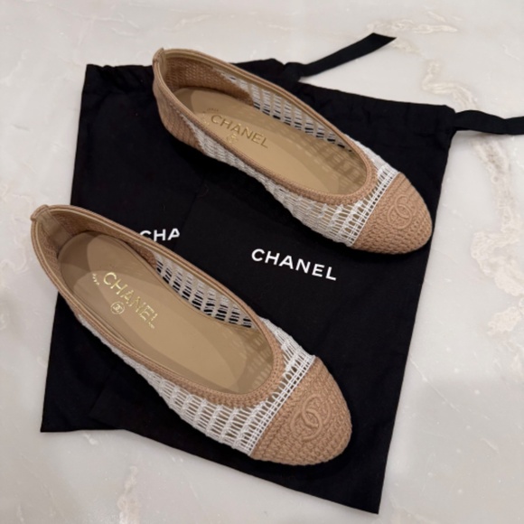 Chanel White and Beige Raffia Flats Size 38 - Picture 6 of 8